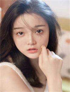 《悬崖上的金鱼公主国语-穿紧身牛仔裤的美女》