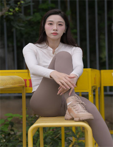 《是不是好久没人弄你了表情-情侣食堂上演大尺度动作片》